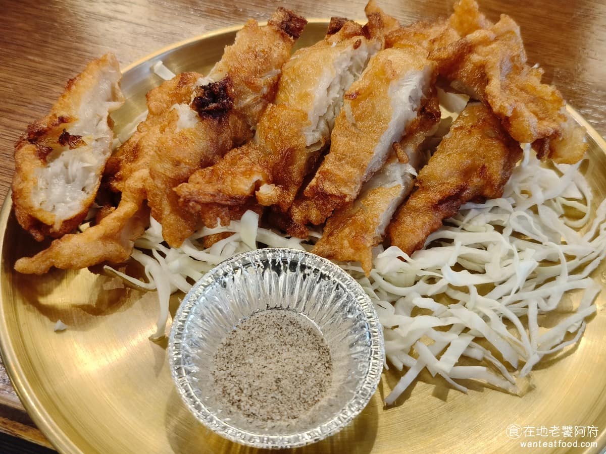 18冠軍牛肉麵台北內湖店 18冠軍牛肉麵台北內湖店菜單 18冠軍牛肉麵台北內湖店推薦 美食 炸牛蒡天婦羅 70 元一份，份量比炸花枝丸多不少，只貴 10 元 CP 值卻高很多，是這幾樣炸物裡比較推薦點的。外皮酥脆裡面的天婦羅不會太硬，吃得到滿滿的牛蒡絲，口感紮實。 @在地老饕阿府