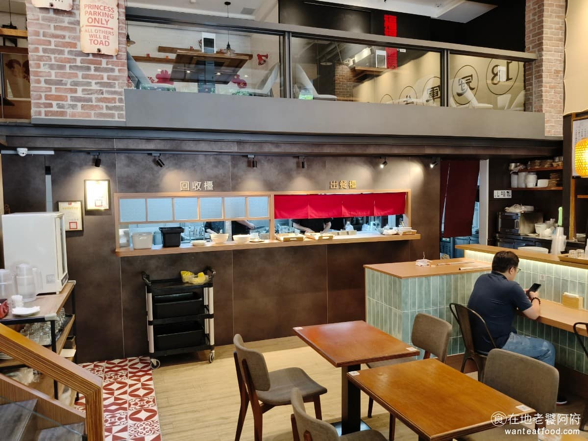 18冠軍牛肉麵台北內湖店 18冠軍牛肉麵台北內湖店菜單 18冠軍牛肉麵台北內湖店推薦 美食 後來隨著 Room 18 歇業，主廚決定將這碗牛肉麵，重新端上檯面，帶去參加比賽，沒想到一舉成名，拿下了冠軍 @在地老饕阿府