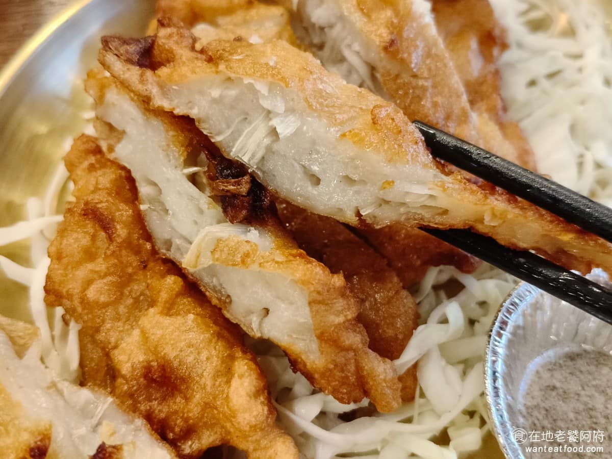 18冠軍牛肉麵台北內湖店 18冠軍牛肉麵台北內湖店菜單 18冠軍牛肉麵台北內湖店推薦 美食 其實相較於這種炸的天婦羅，我會更期待吃到傳統的切小菜、豆干、甜不辣，口感會更清爽，而且也比較符合台灣人吃牛肉麵的習慣。 @在地老饕阿府