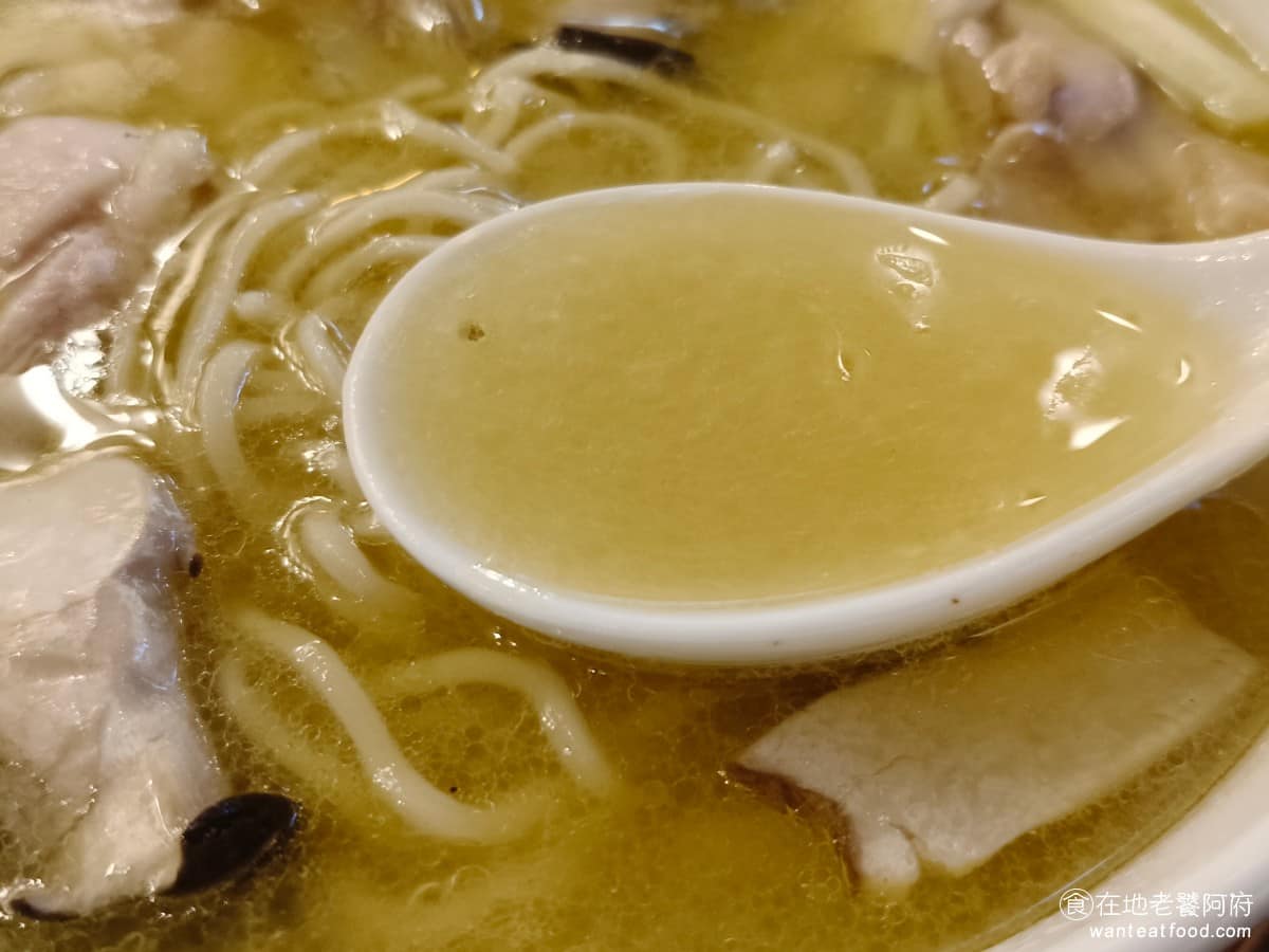 18冠軍牛肉麵台北內湖店 18冠軍牛肉麵台北內湖店菜單 18冠軍牛肉麵台北內湖店推薦 美食 味道和口感，都沒話說，唯一的缺點是雞油偏多，吃起來比較膩，而且上桌後會很燙口，要小心飲用。 @在地老饕阿府