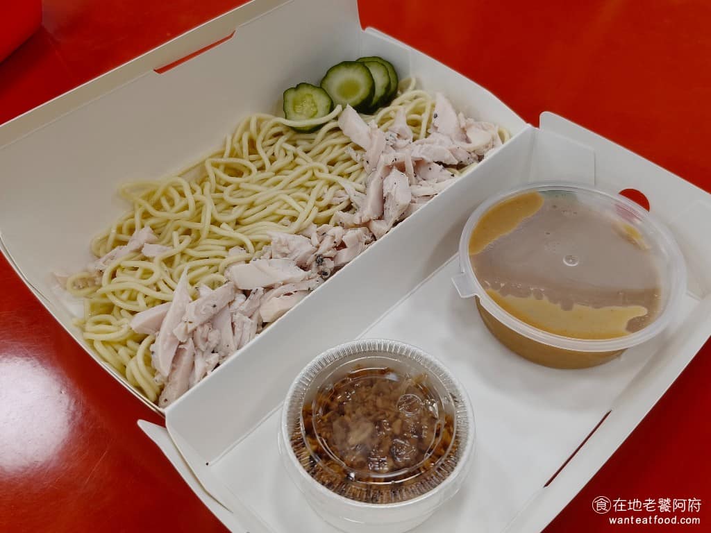 週末炸雞漢堡俱樂部大巨蛋店 週末炸雞漢堡俱樂部大巨蛋店菜單 週末炸雞漢堡俱樂部大巨蛋店推薦 週末涼麵 涼麵是這裡最有特色的餐點之一,上面撒了滿滿的雞胸肉,可能是因為這間是專門賣雞肉的,所以才順便推出了涼麵的餐點。 @在地老饕阿府