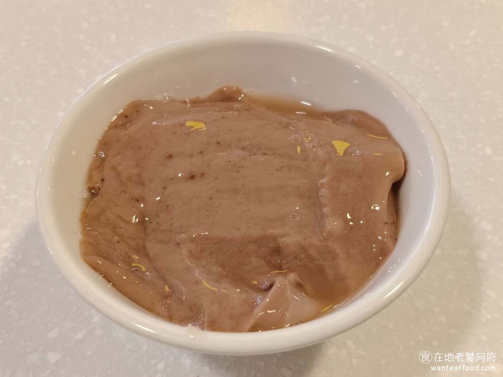 好奇營養豆花 好奇營養豆花菜單 好奇營養豆花推薦 士林區美食 士林美食 甜點點心 豆花 加點的巧克力布丁 吃得到淡淡的巧克力香味，吃起來口感非常的綿密，這給小朋友吃，可以吃上一整碗。 @在地老饕阿府
