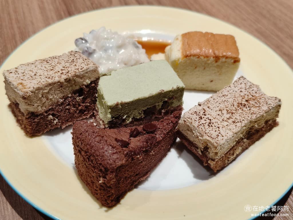 橫濱牛排台北松菸誠品店 橫濱牛排台北松菸誠品店菜單 橫濱牛排台北松菸誠品店推薦 信義區美食 甜點蛋糕比較普通,蛋糕體口感都鬆鬆的,算是自助吧裡最弱的一樣,但畢竟一人500元的價格,能吃到這些甜點,也算不錯的,還可接受。 @在地老饕阿府