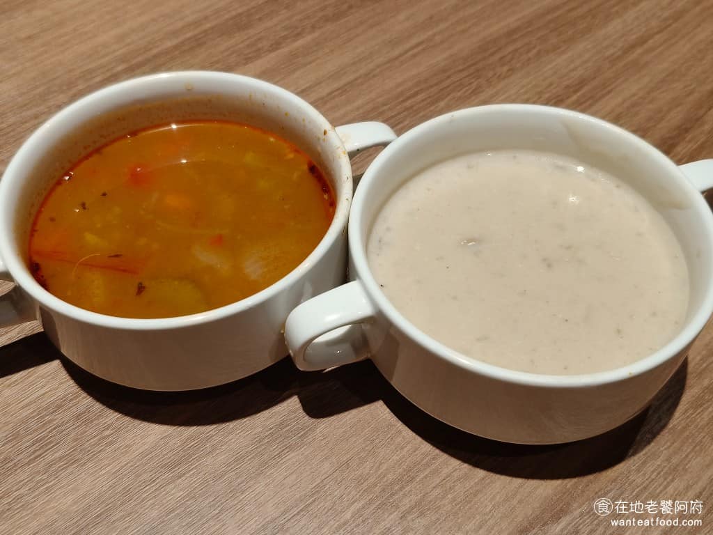 橫濱牛排台北松菸誠品店 橫濱牛排台北松菸誠品店菜單 橫濱牛排台北松菸誠品店推薦 信義區美食 蘑菇濃湯濃度夠,菇類用料實在,番茄蔬菜湯則清爽微酸,因為是雲雀集團下的品牌,所以湯都是有水準的,不是亂給的。 @在地老饕阿府