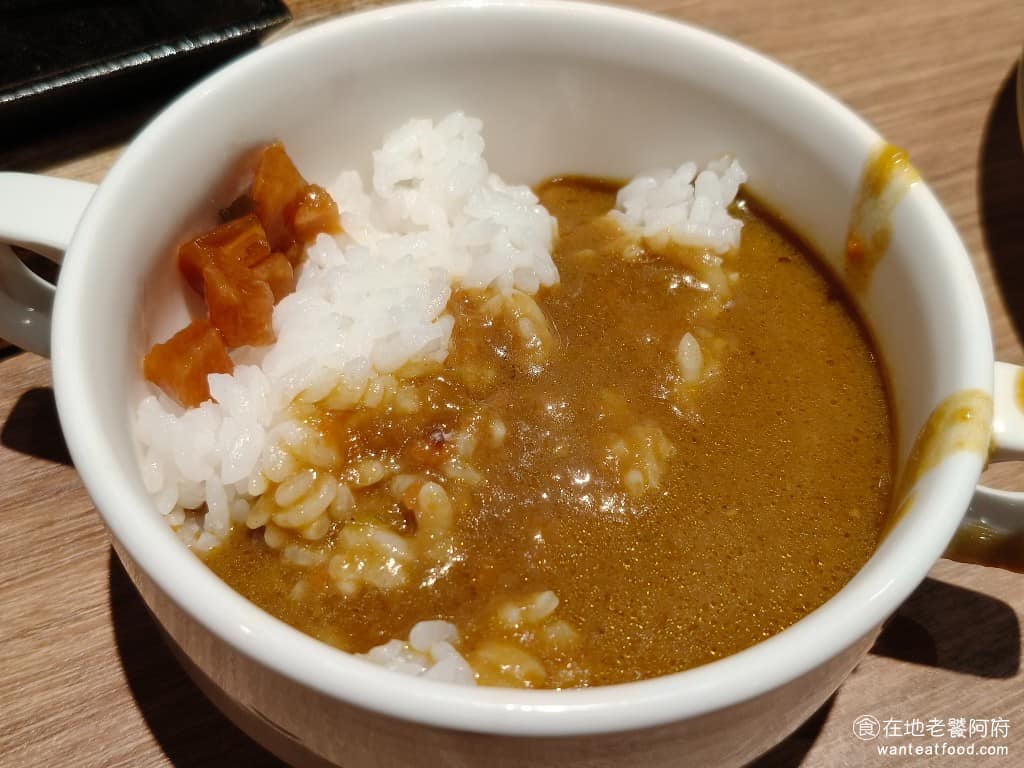 橫濱牛排台北松菸誠品店 橫濱牛排台北松菸誠品店菜單 橫濱牛排台北松菸誠品店推薦 信義區美食 蔬菜咖哩飯 真的蠻好吃的,口感微甜也沒有太重的香料味,這樣的口味,小孩子也愛吃。 @在地老饕阿府