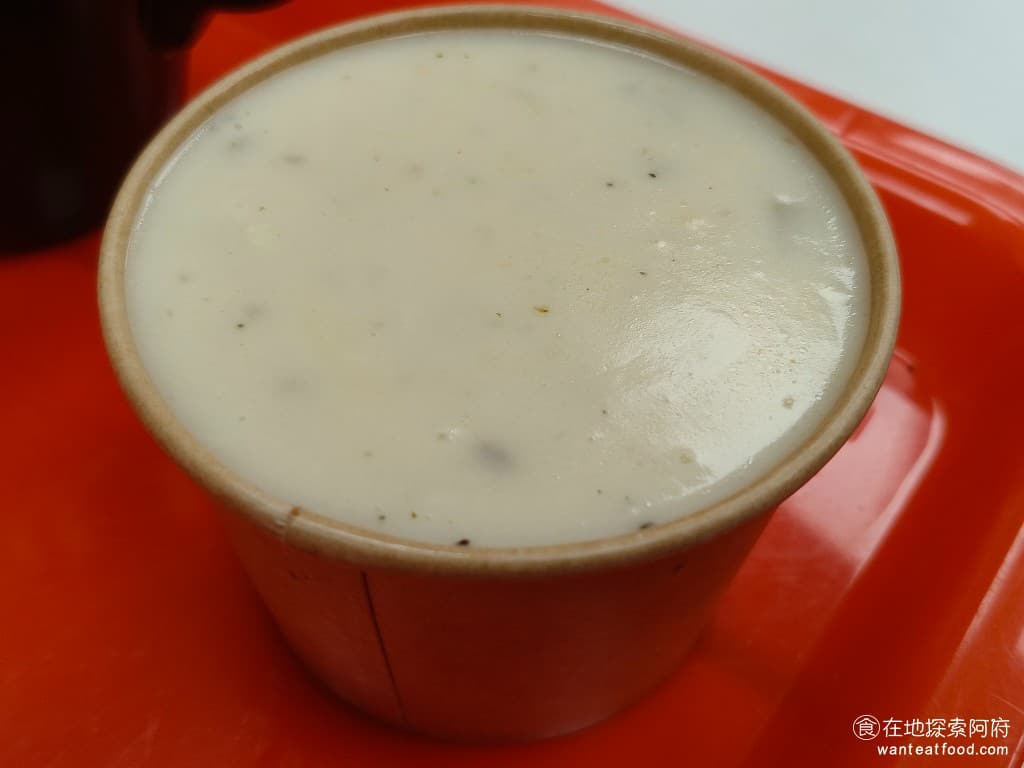 頑派ONEPART披薩專賣店 頑派ONEPART披薩專賣店菜單 巧達濃湯 巧達濃湯味道喝起來還不錯,裡面有滿滿的馬鈴薯塊,奶油的味道也非常香濃。 @在地老饕阿府