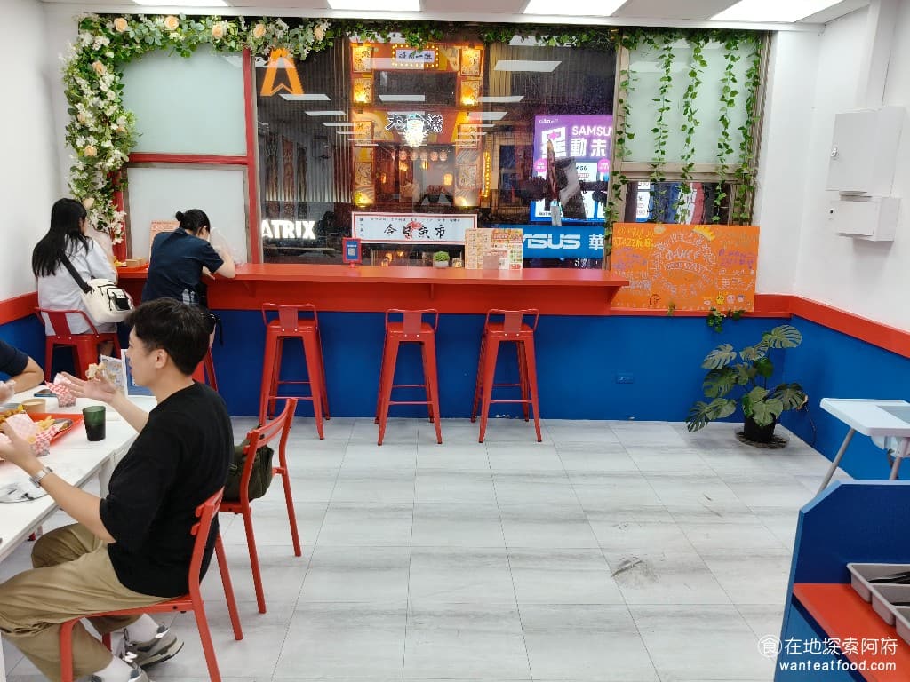 頑派ONEPART披薩專賣店 頑派ONEPART披薩專賣店菜單 坐在二樓的吧台,還可以欣賞窗外的光華商場商圈景色。 @在地老饕阿府