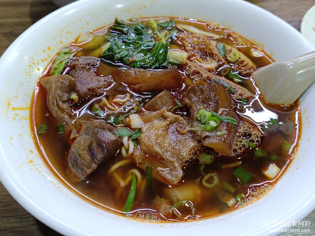 昆陽牛肉麵 南港美食 昆陽站美食 榨菜肉絲麵 炸醬麵 台灣小吃