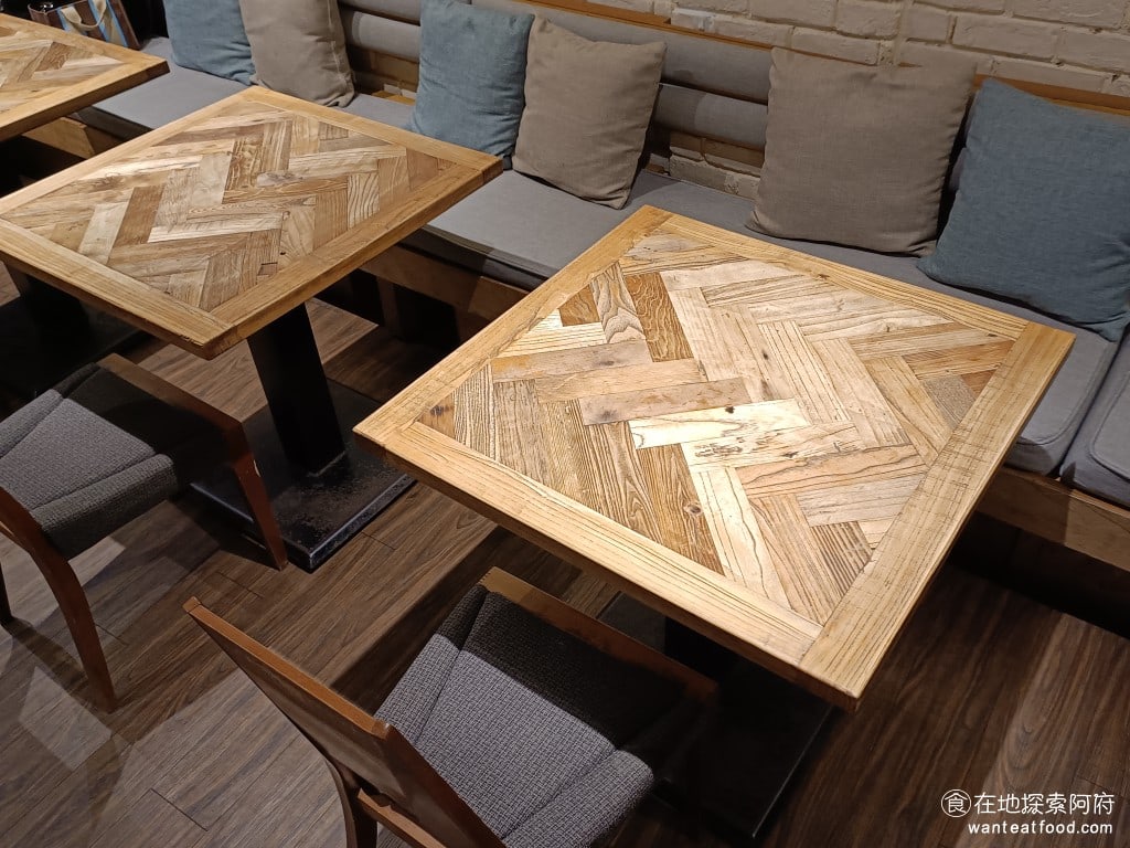 BFLO Restaurant Restaurant菜單 Restaurant推薦 水牛城辣雞翅 我們選了有沙發的座位。 @在地老饕阿府