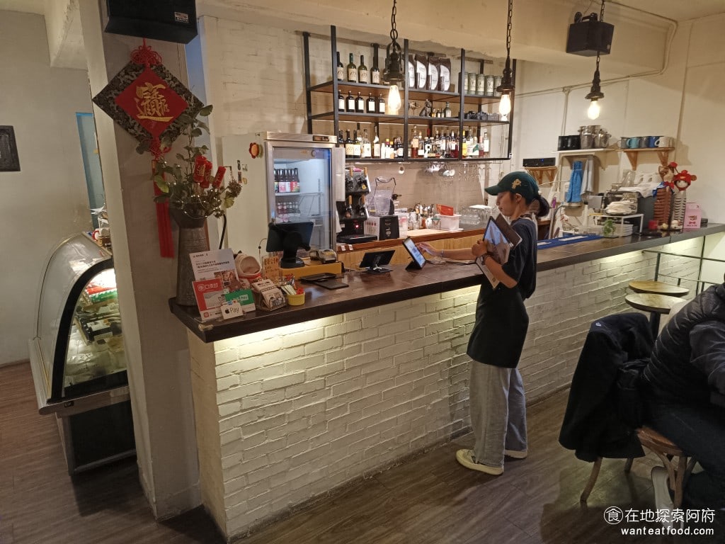 BFLO Restaurant Restaurant菜單 Restaurant推薦 水牛城辣雞翅 店內的裝潢有歐式風格，很像來到了歐洲的一間餐酒館。 @在地老饕阿府