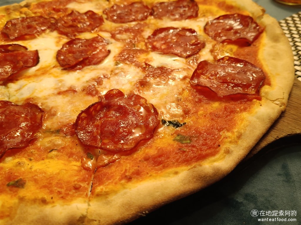Osteria Rialto 雅朵義大利餐館 雅朵義大利餐館菜單 雅朵義大利餐館價格 大安區美食 比薩的做法完全是道地的義式比薩,所以厚度非常薄,吃起來像薄餅。 @在地老饕阿府