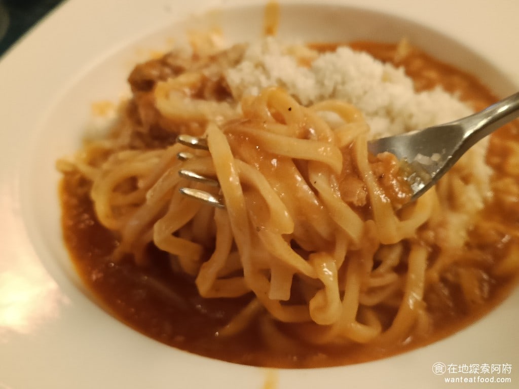 Osteria Rialto 雅朵義大利餐館 雅朵義大利餐館菜單 雅朵義大利餐館價格 大安區美食 番茄肉醬的味道也非常濃郁,上面灑了滿滿的起司粉,這一份義大利麵,我覺得非常好吃,完全沒有缺點。 @在地老饕阿府