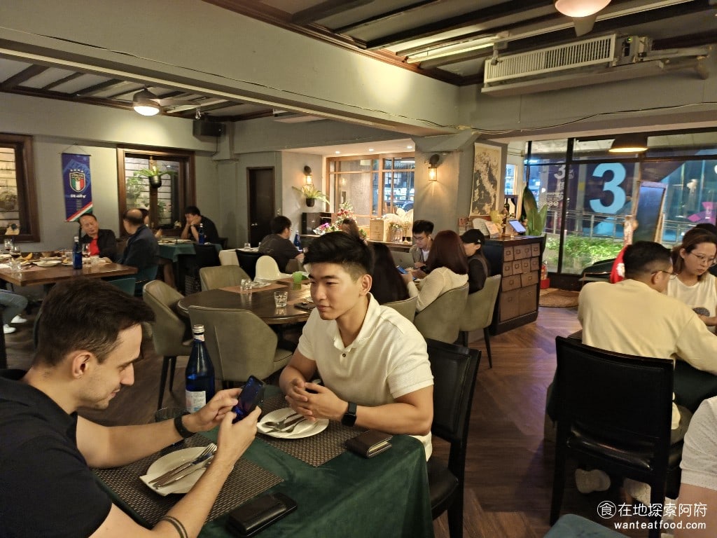 Osteria Rialto 雅朵義大利餐館 雅朵義大利餐館菜單 雅朵義大利餐館價格 大安區美食 店內的生意非常好,假日晚上來訂位也都是客滿的,建議提前訂位,店內的環境很好,只不過人多客滿時,會覺得非常吵雜。 @在地老饕阿府