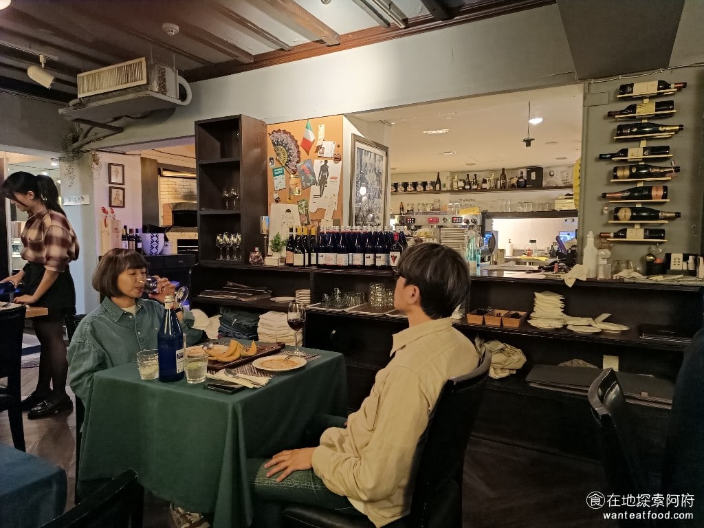 Osteria Rialto 雅朵義大利餐館 雅朵義大利餐館菜單 雅朵義大利餐館價格 大安區美食 店內的氣氛非常棒,不喝酒的人也可以來,適合家庭聚餐、朋友聚會或是約會,也看到店內有很多外國人會來。 @在地老饕阿府