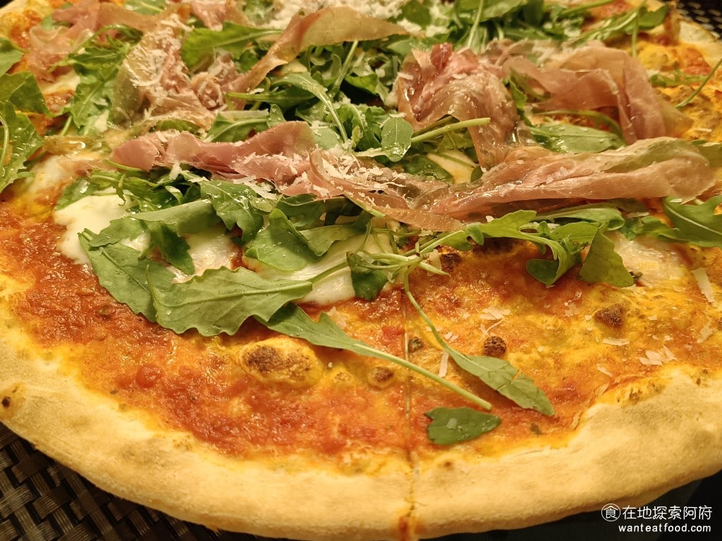 Osteria Rialto 雅朵義大利餐館 雅朵義大利餐館菜單 雅朵義大利餐館價格 大安區美食 芝麻葉和火腿,還有起司粉都加得非常多,配料和醬料的部分,吃起來很棒,完全沒問題。 @在地老饕阿府