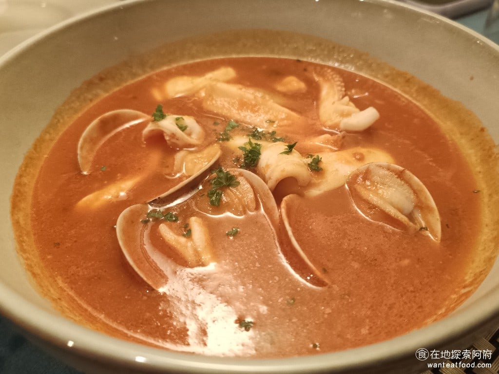 Osteria Rialto 雅朵義大利餐館 雅朵義大利餐館菜單 雅朵義大利餐館價格 大安區美食 海鮮湯 220 元 這一碗海鮮湯,份量非常多裡面還有滿滿的海鮮, CP 值還蠻高的。 @在地老饕阿府