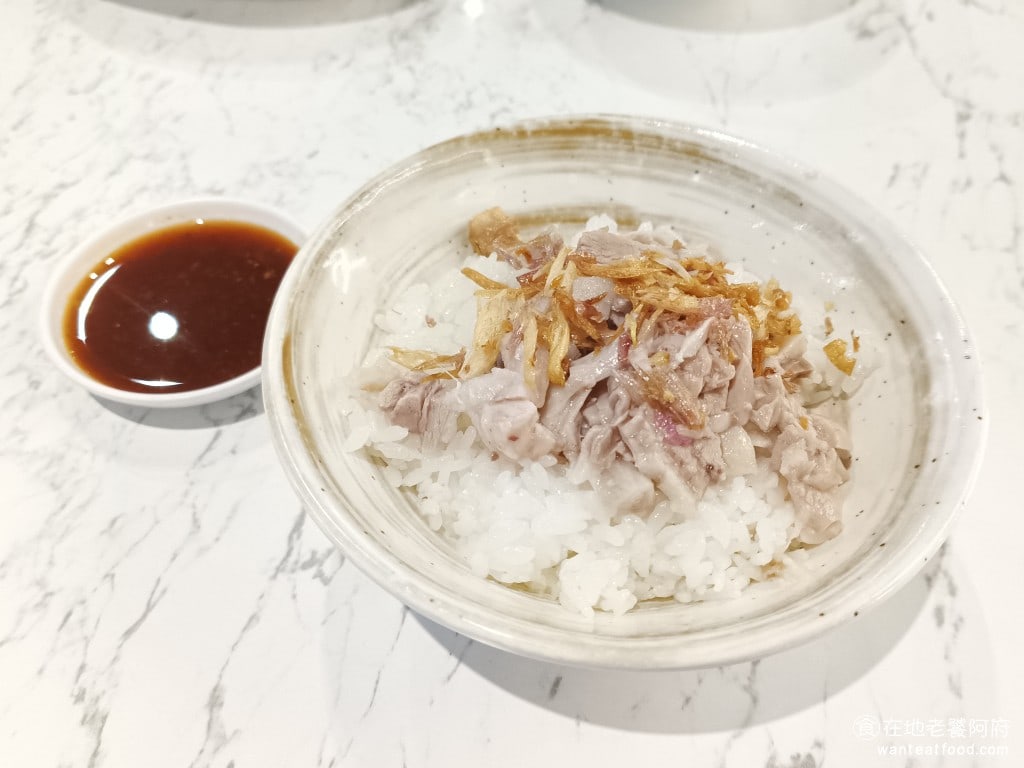 鵝肉 呈信 中餐館 內湖 家樂福 雞肉飯 此外,還附有鵝肉沾醬,讓我感到非常滿意,因為我本身很喜愛醬料。 @在地老饕阿府