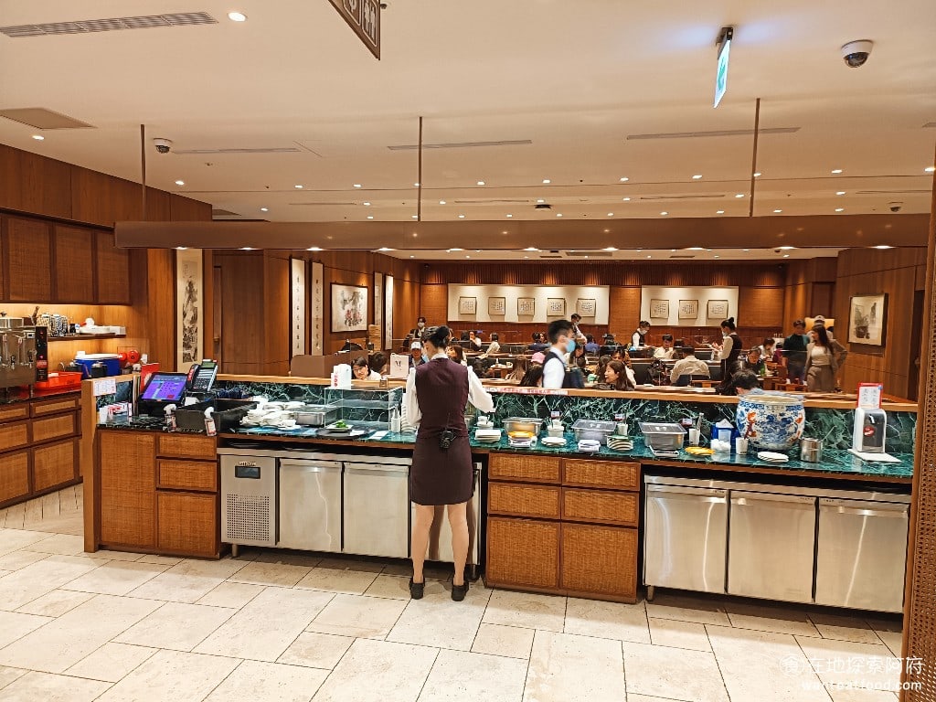 台北信義區 鼎泰豐 A13店 小籠包 黃金18摺 排隊 紅油抄手 流沙包 松露 醉雞 糙米 絲瓜湯包 烤麩