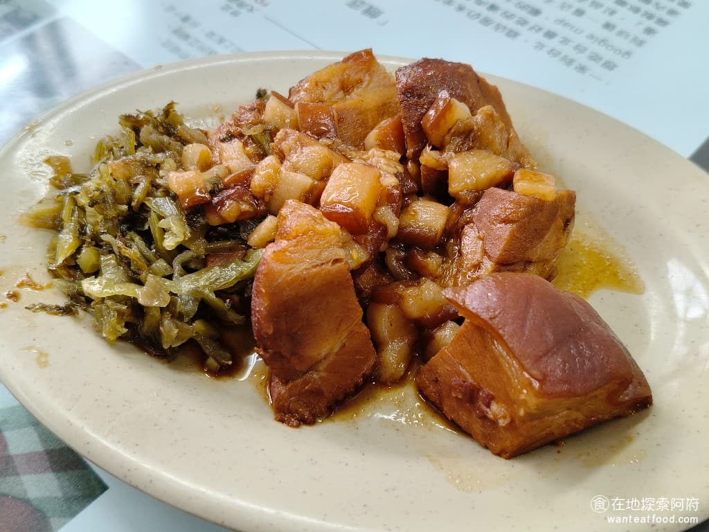 紅昌吉豬血湯 大同區美食 民權西路美食 台灣小吃 大腸 韭菜 炒米粉 豆皮 泡麵 乾麵 圓山美食 腿庫單點 有腿庫肉和酸菜，酸菜的味道吃起來超級酸，感覺是放得比較久，只是腿庫肉吃起來有一點硬，沒有特別好吃。 @在地老饕阿府