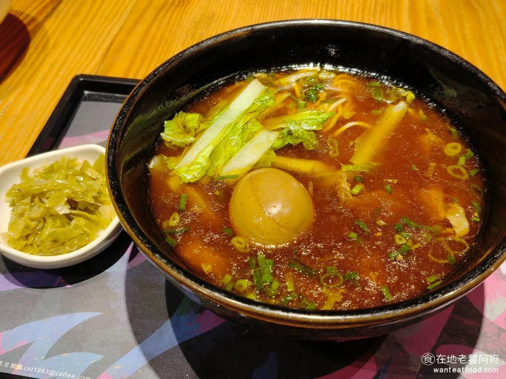 春水堂大直店 春水堂大直店菜單 春水堂大直店推薦 中山區美食 中山美食 劍南路站美食 台灣小吃 御品牛肉麵 和珍奶一樣,也是《春水堂》的招牌餐點。旁邊搭配酸菜,酸菜吃起來非常的清爽、有脆感,完全不會有醃製過久的味道。 @在地老饕阿府