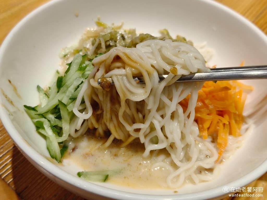 春水堂大直店 春水堂大直店菜單 春水堂大直店推薦 中山區美食 中山美食 劍南路站美食 台灣小吃 豆漿吃得到豆香,搭配胡麻醬的鹹味,吃起來像是口感更清爽的麻醬麵,推薦可以吃看看。 @在地老饕阿府