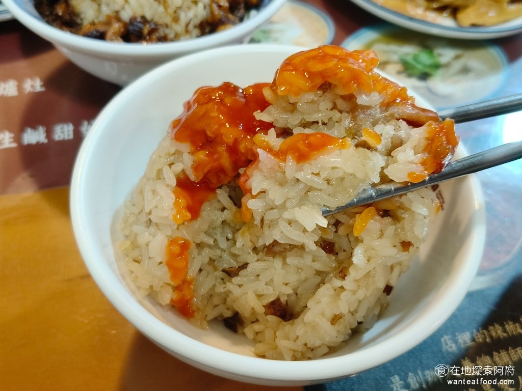 顏加唐麵線 顏加唐麵線菜單 顏加唐麵線價格 松山區美食 松山美食 台灣小吃 蚵仔麵線 油飯 油飯吃起來比較乾,似乎油加的比較少,感覺饒河街裡面土地公廟旁邊那間店的油飯比較好吃。 @在地老饕阿府