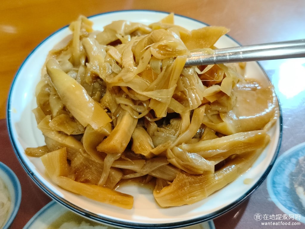 顏加唐麵線 顏加唐麵線菜單 顏加唐麵線價格 松山區美食 松山美食 台灣小吃 蚵仔麵線 油飯 口感上非常軟,吃起來並不脆,個人覺得比較普通。 @在地老饕阿府