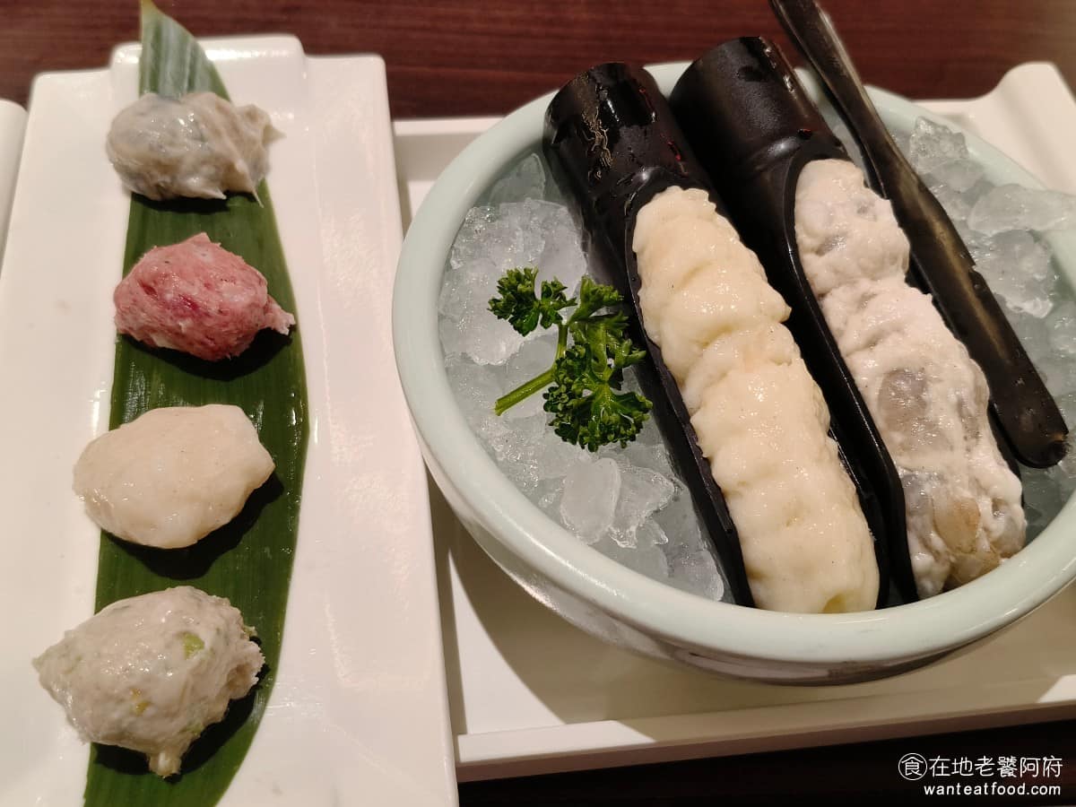 鼎王麻辣鍋台北信義ATT店 鼎王麻辣鍋台北信義ATT店菜單 鼎王麻辣鍋台北信義ATT店推薦 招牌丸滑雙拼 把蝦丸、牛肉丸、花枝丸、魚丸幾種招牌丸子跟滑類拼在一起，每一種口感都不太一樣，丸子偏彈牙，滑類則比較軟嫩，一盤可以同時吃到好多種變化。 @在地老饕阿府