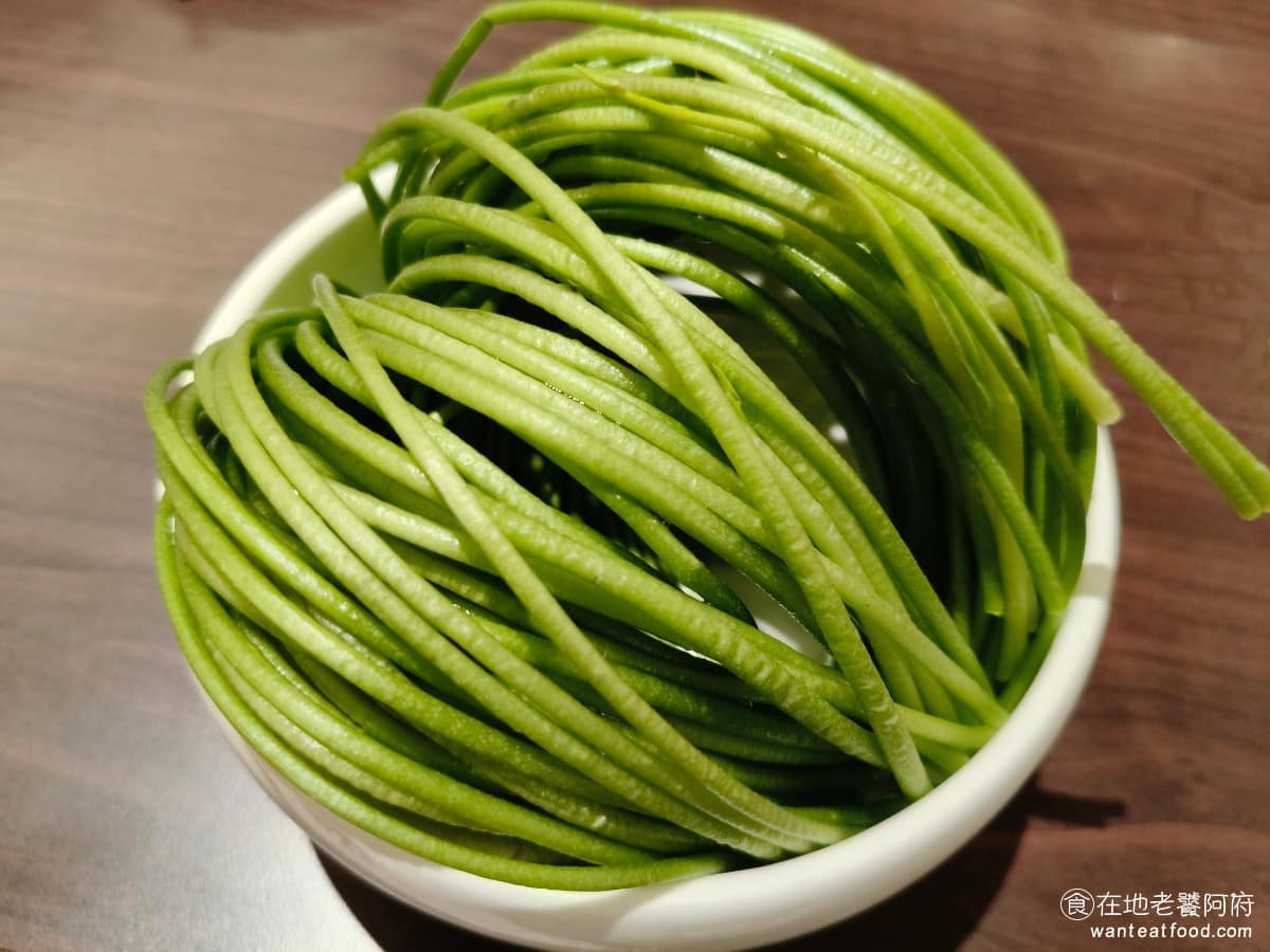鼎王麻辣鍋台北信義ATT店 鼎王麻辣鍋台北信義ATT店菜單 鼎王麻辣鍋台北信義ATT店推薦 水蓮 口感清脆比較建議放進酸菜白肉鍋，湯頭清爽不會蓋過水蓮本身的味道，放進麻辣鍋容易吸油。 @在地老饕阿府