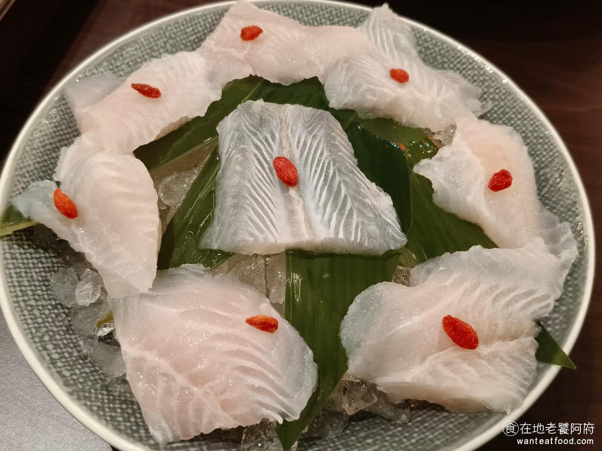 鼎王麻辣鍋台北信義ATT店 鼎王麻辣鍋台北信義ATT店菜單 鼎王麻辣鍋台北信義ATT店推薦 巴沙魚片 魚肉本身沒什麼腥味，切成薄片、燙的時間不用太久，肉質偏軟，適合不敢吃太多刺的人。 @在地老饕阿府