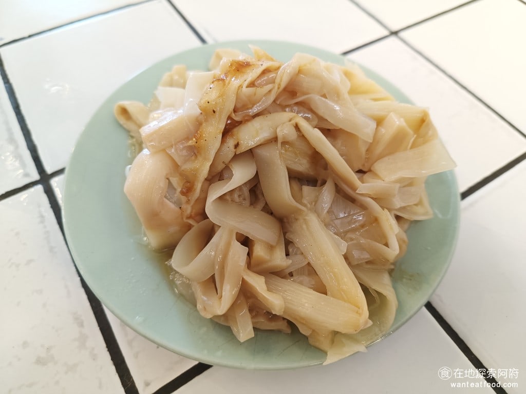 夯・魯肉飯 信義區美食 松山美食 台灣小吃 筒子米糕 苦瓜排骨湯 油豆腐 滷肉飯 肉鬆 雞湯 魯筍絲 吃起來還可以，不會很油，還算下飯，也不會很酸，算是沒什麼味道 @在地老饕阿府