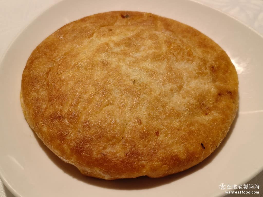 欣葉台菜忠孝店 欣葉台菜忠孝店菜單 欣葉台菜忠孝店推薦 大安區美食 大安美食 忠孝復興美食 台式料理 正宗菜脯蛋 圓圓的煎得非常漂亮,兩面都煎成金黃色,焦焦脆脆帶有香氣,中間保有濕潤鬆軟的口感,整體調味偏淡,吃起來清爽、不油膩。 @在地老饕阿府