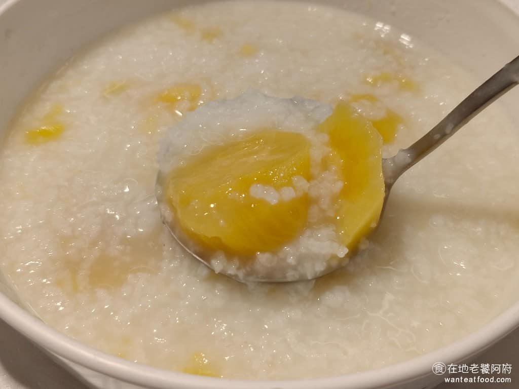 欣葉台菜忠孝店 欣葉台菜忠孝店菜單 欣葉台菜忠孝店推薦 大安區美食 大安美食 忠孝復興美食 台式料理 稀飯的調味清淡,吃起來非常清爽,燉煮到米心軟爛,雖然沒有過多調味,但因為香甜的地瓜,讓粥充滿自然甜味,非常好吃,吃完可以再續加。 @在地老饕阿府