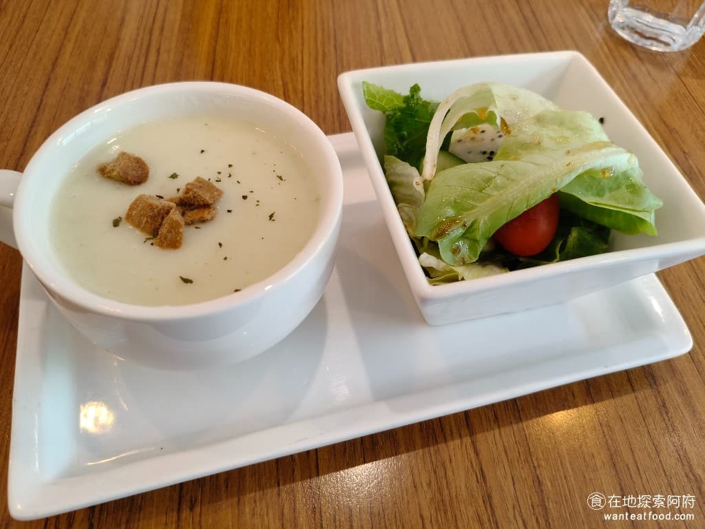 TiMAMA Deli Cafe Cafe菜單 Cafe價格 內湖區美食 內湖美食 內科美食 義式料理 最後一個餐點，加 120 元，就能升級成 A 套餐，還有沙拉、湯品，喝一杯飲料，非常划算！ @在地老饕阿府
