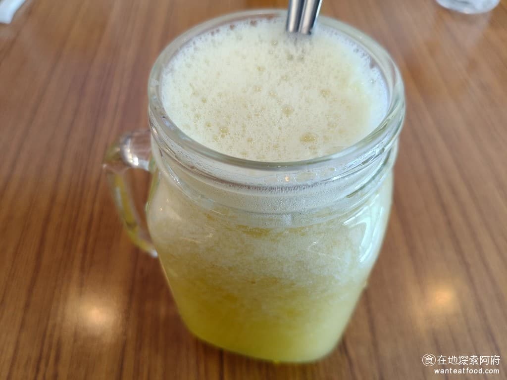 TiMAMA Deli Cafe Cafe菜單 Cafe價格 內湖區美食 內湖美食 內科美食 義式料理 蜂蜜蘋果汁 蜂蜜的味道比較淡，裡面也沒有加過多的糖，完全可以喝得到蘋果汁的原味。 @在地老饕阿府