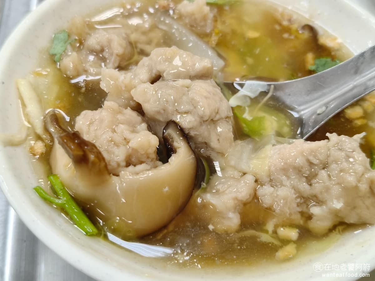 小文肉羹魯肉飯 小文肉羹魯肉飯菜單 小文肉羹魯肉飯推薦 中山區美食 中山美食 不是讓人驚豔的等級，但穩定好喝，不會太濃稠，喝起來也很舒服，是每個人都能接受的味道。 @在地老饕阿府