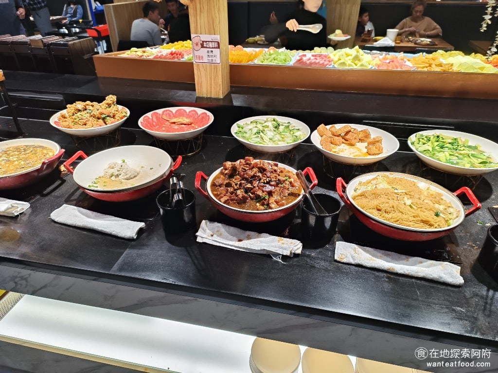 我家牛排中和店 中和美食 橋和美食 美式料理 台式料理 還有熱時區提供炸豆腐、炒青菜、炒飯、炒米粉、紅燒肉和滷豬腳。他的炒飯和炒米粉味道還不錯,比想像中要好。 @在地老饕阿府