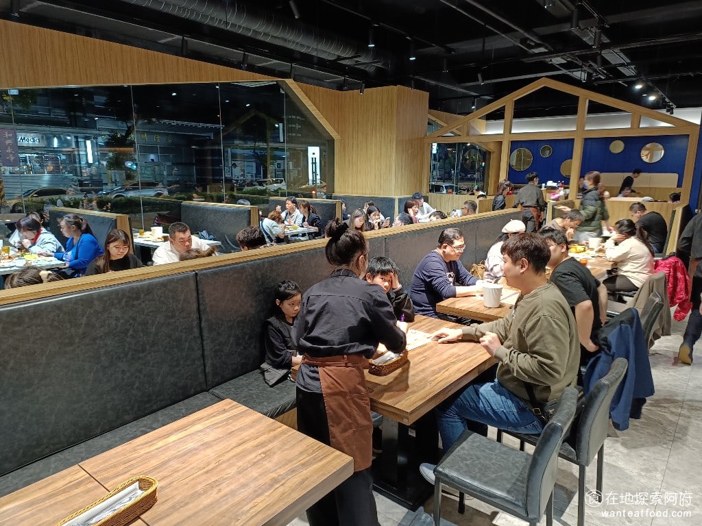 我家牛排中和店 中和美食 橋和美食 美式料理 台式料理 店內沙發椅的座位非常多,所以用餐的時候坐得非常舒服。 @在地老饕阿府