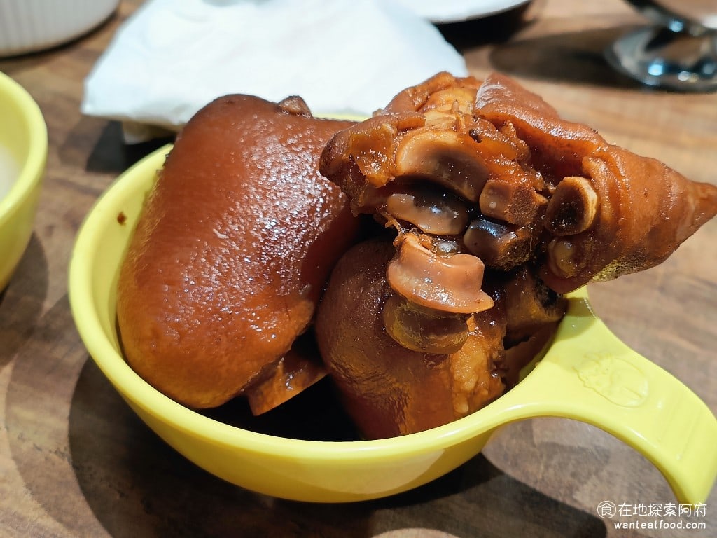 我家牛排中和店 中和美食 橋和美食 美式料理 台式料理 滷豬腳的味道還不錯,鹹度也很夠。 @在地老饕阿府