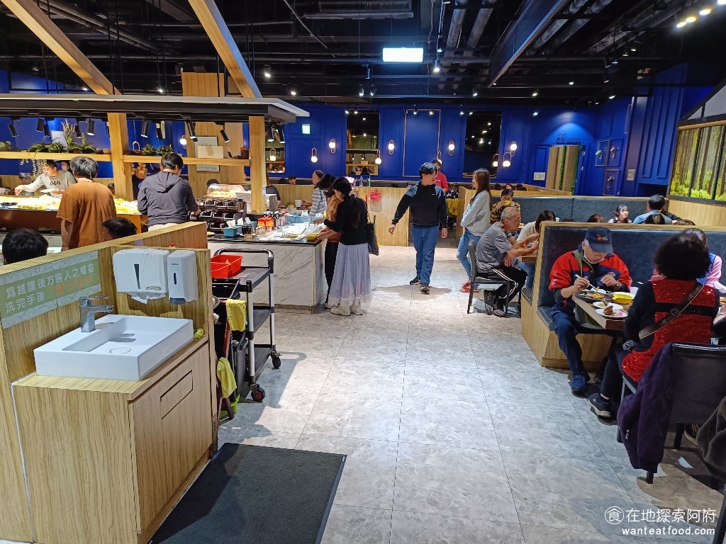 我家牛排中和店 中和美食 橋和美食 美式料理 台式料理 店內空間很大,挑高也很高,所以空氣很好,也不會特別吵雜。 @在地老饕阿府