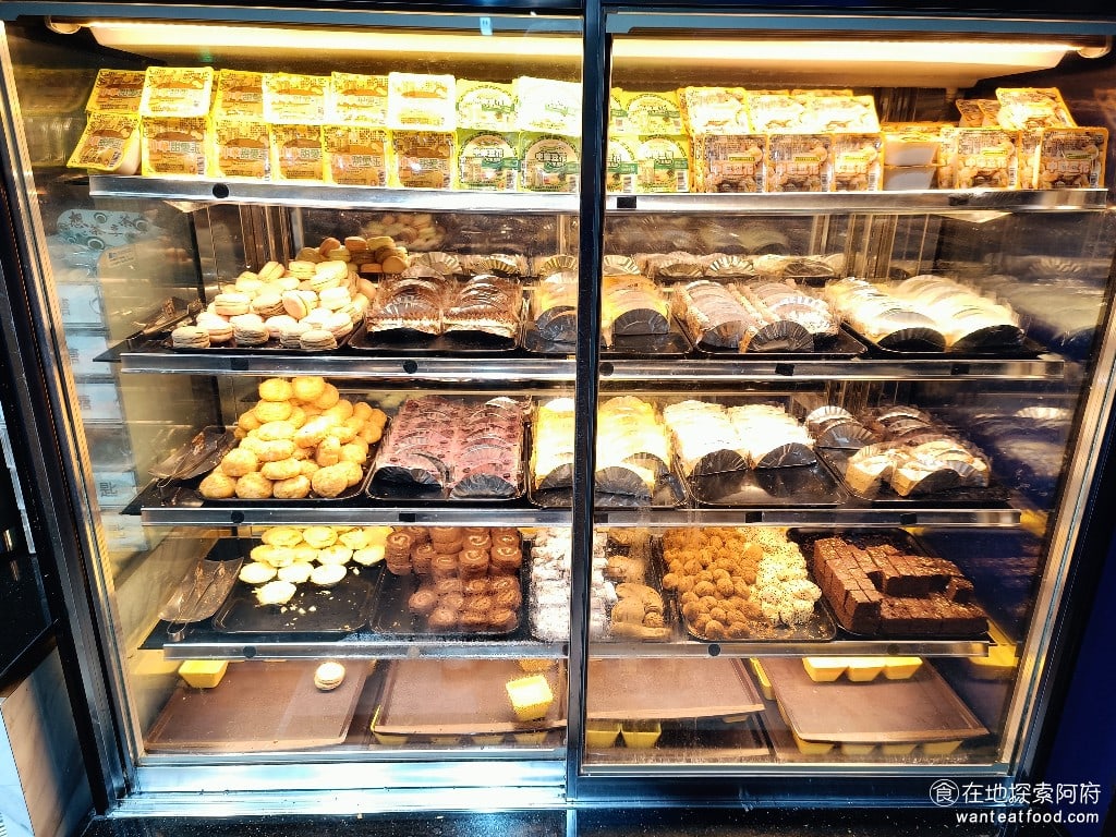 我家牛排中和店 中和美食 橋和美食 美式料理 台式料理 甜點貴的蛋糕種類還蠻多的,但吃起來很普通,算是比較廉價的蛋糕。 @在地老饕阿府