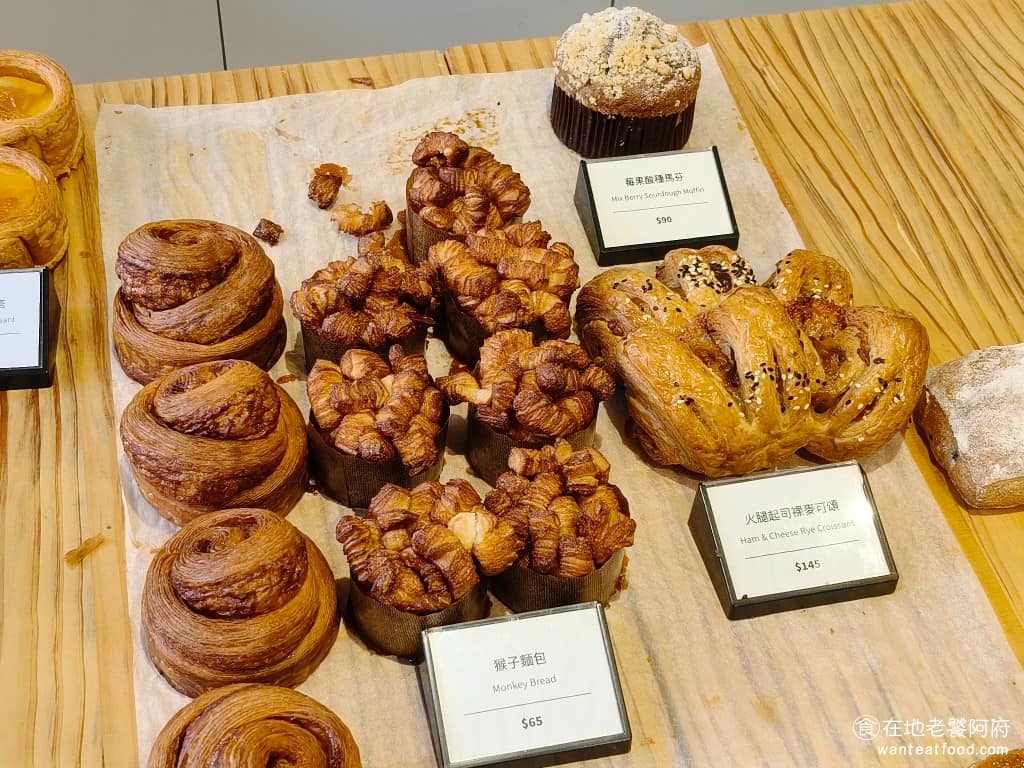 Purebread Bakery Bakery菜單 Bakery推薦 大安區美食 大安美食 價格從幾十元到兩百多元不等，酸種麵包大約180～ 250 元，可頌類約60～ 140 元。 @在地老饕阿府