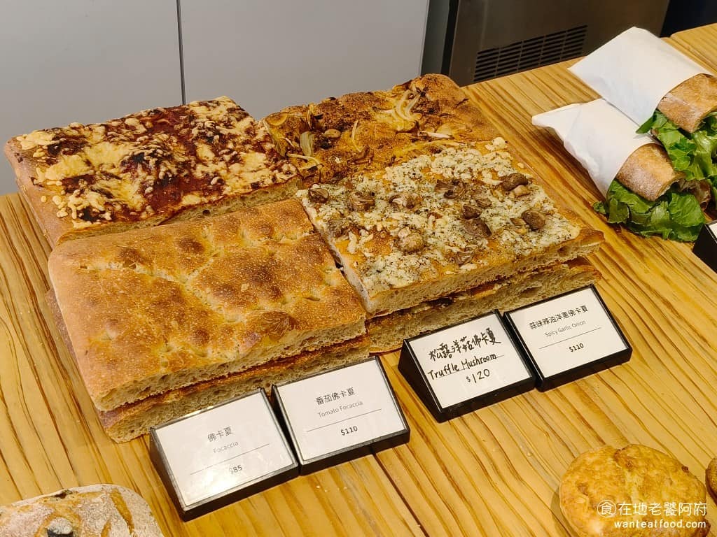 Purebread Bakery Bakery菜單 Bakery推薦 大安區美食 大安美食 每天供應的品項會根據當日出爐狀況調整，大概有 15-20 種選擇。每種品項的麵包，都是新鮮出爐，所以只擺放少量在台上。 @在地老饕阿府