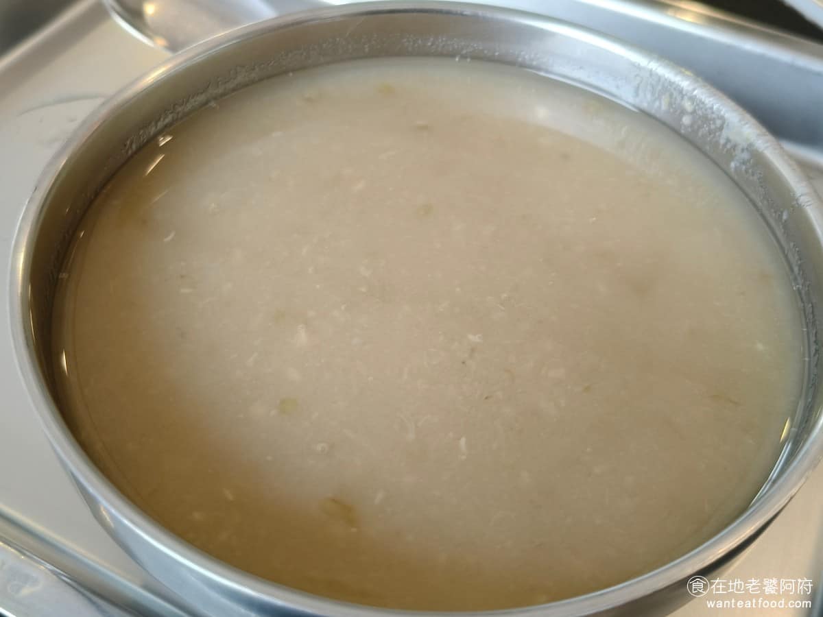 愛弟豆花 愛弟豆花菜單 愛弟豆花推薦 中山區美食 中山美食 大直美食 綠豆湯 屬於基本款,綠豆煮得軟爛,甜度控制得不死甜,沒有多餘的添加物,是一碗簡單樸實的綠豆湯。 @在地老饕阿府