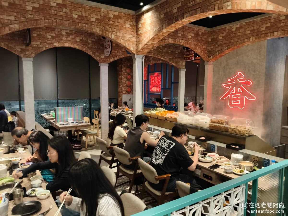 這一小鍋台北南港店 這一小鍋台北南港店菜單 這一小鍋台北南港店推薦 南港區美食 南港美食 《這一小鍋 台北南港店》位於CITYLINK南港A棟3樓,從捷運南港站出來,就能直接進商場,這裡是五鐵共構,交通方便。停車的話CITYLINK 消費可以折抵停車費,若停台鐵停車場,消費不能折抵。 @在地老饕阿府