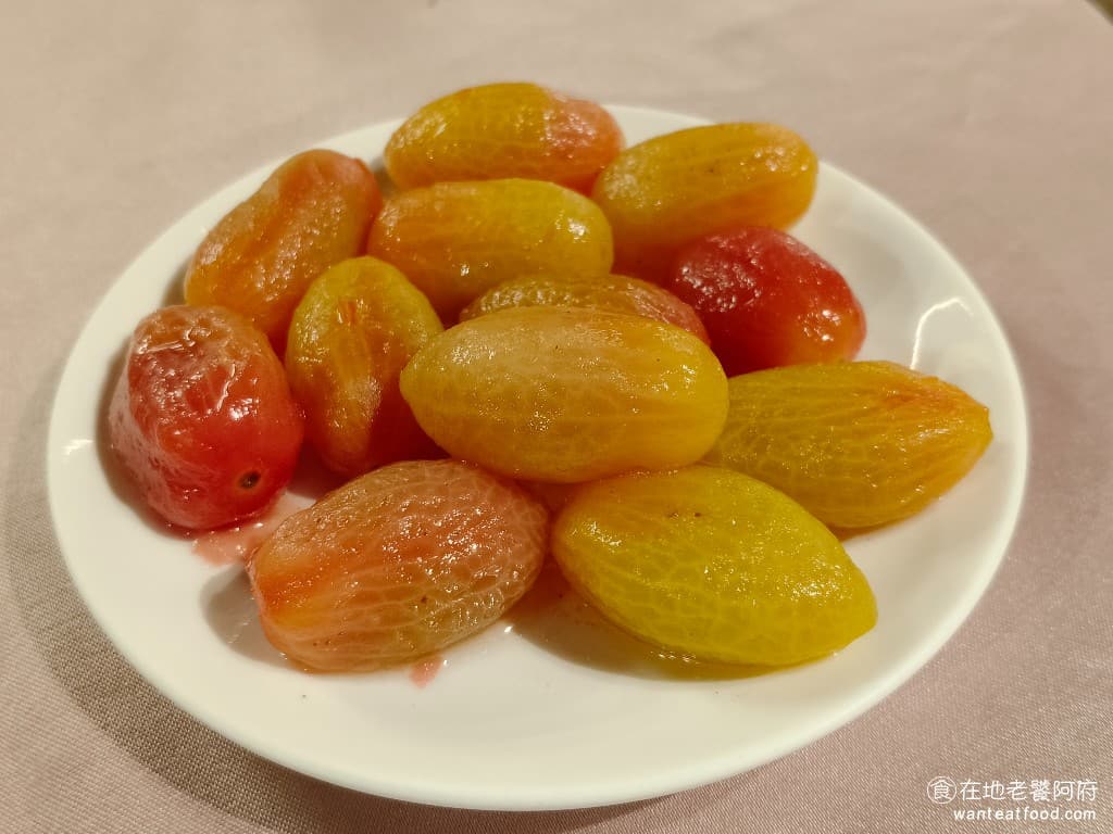 薺元小館 薺元小館菜單 薺元小館推薦 松山區美食 松山美食 台北小巨蛋美食 中式料理 江浙菜 熱炒 梅汁茄球 番茄體積非常大,吃起來非常的酸,非常的開胃,怕酸的人別點。 @在地老饕阿府