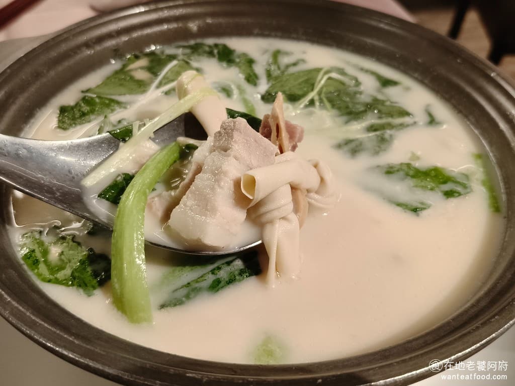 薺元小館 薺元小館菜單 薺元小館推薦 松山區美食 松山美食 台北小巨蛋美食 中式料理 江浙菜 熱炒 湯色乳白細緻,口感溫潤順口,完全沒有油膩感,金華火腿的香味,完美的融入湯中,每樣食材都非常地入味。 @在地老饕阿府