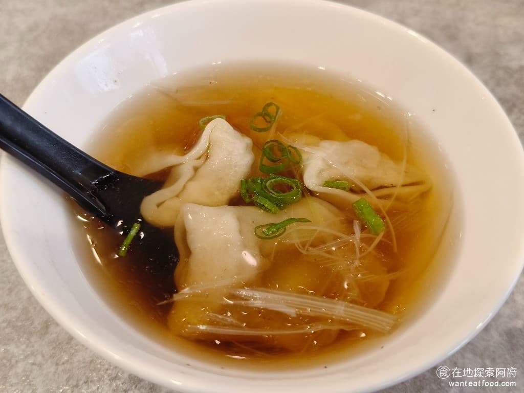 東京油組總本店 台北敦南組 台北敦南組菜單 台北敦南組價格 大安區美食 大安美食 忠孝敦化美食 日式餛飩湯 這個餛飩湯的口味,我還是第一次吃到,湯頭加了許多的胡椒,所以胡椒味特別的重,整體的口味偏鹹。 @在地老饕阿府