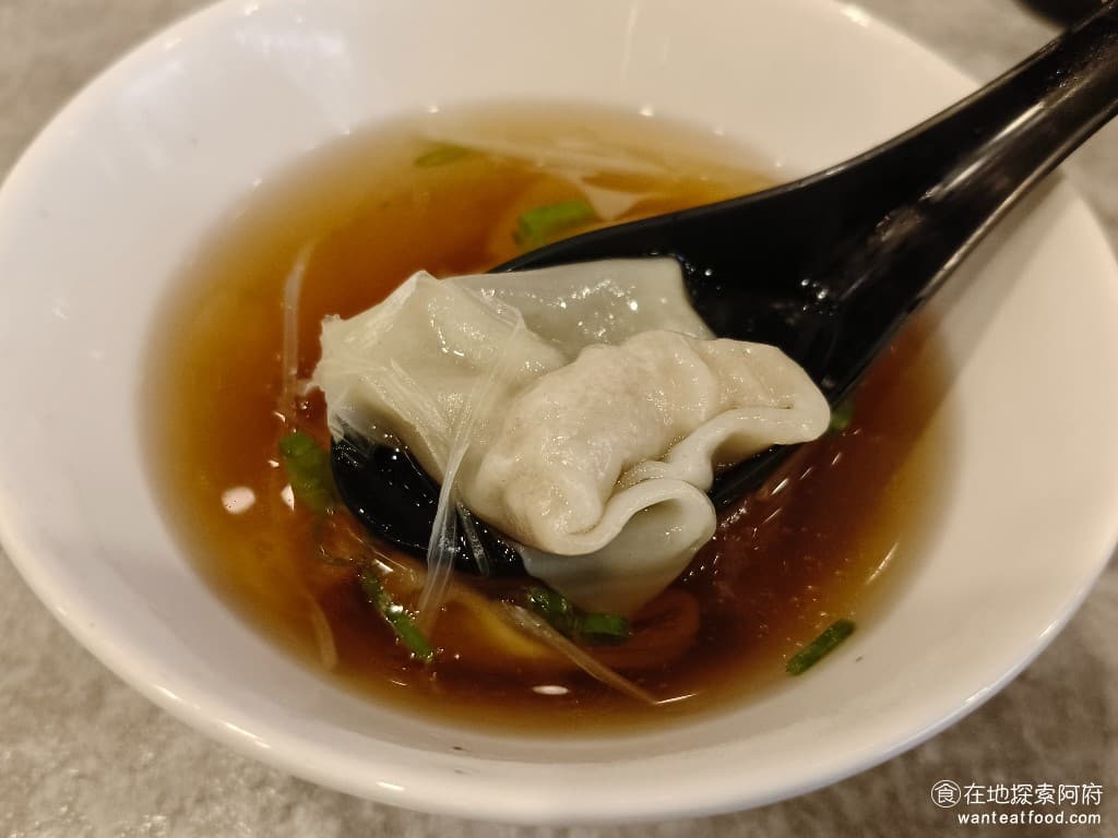 東京油組總本店 台北敦南組 台北敦南組菜單 台北敦南組價格 大安區美食 大安美食 忠孝敦化美食 餛飩吃起來非常的軟嫩。一口就能吃下,整體來說這是一份非常有特色的餐點,味道不錯,但價格比較貴,一小碗就要 80 元。 @在地老饕阿府