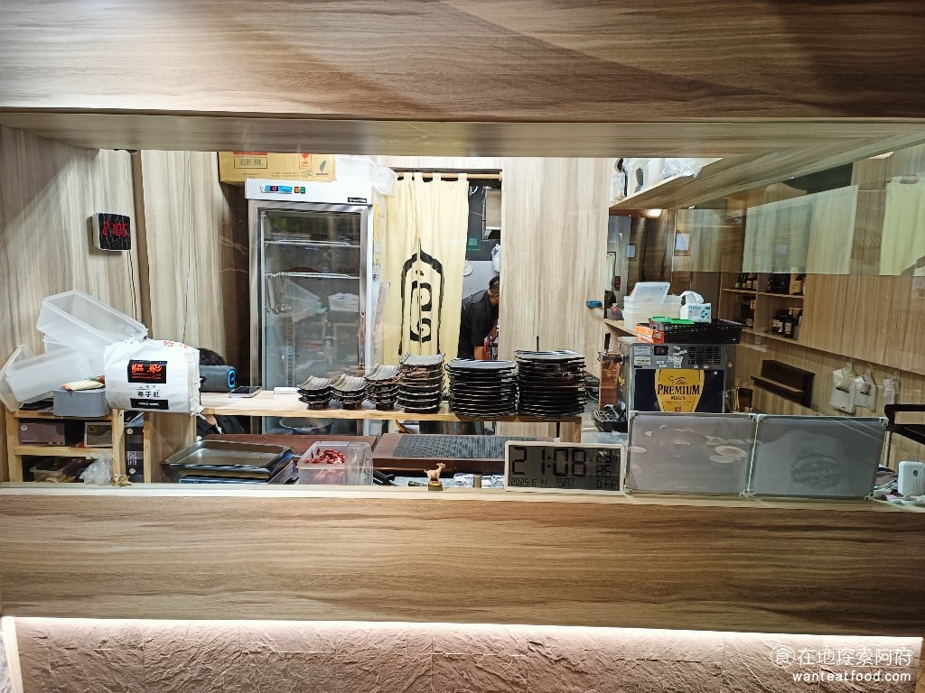宣牛溫體牛肉火鍋復興店 宣牛溫體牛肉火鍋復興店菜單 宣牛溫體牛肉火鍋復興店價格 廚房是開放式的,可以看到師傅現切溫體牛肉。 @在地老饕阿府
